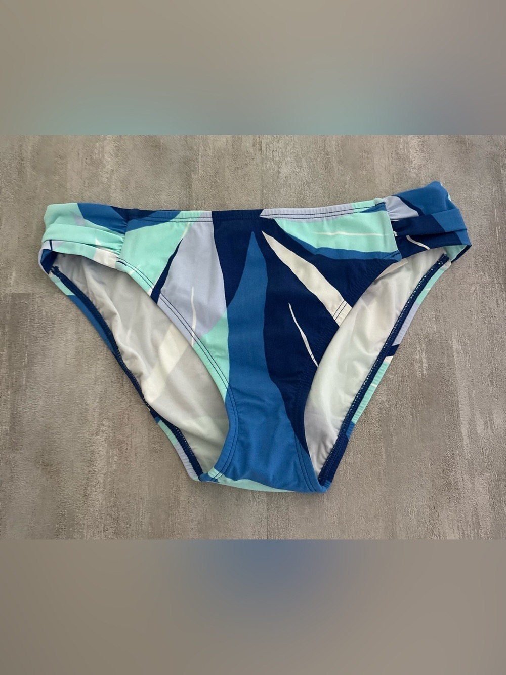 La Blanca Leaf Pattern Bikini Bottom Bottom
